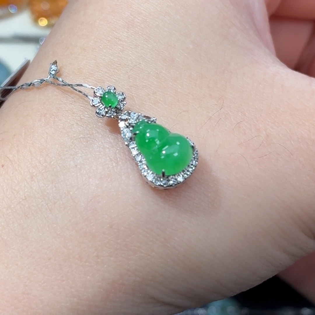 翡翠18K金镶嵌颈饰