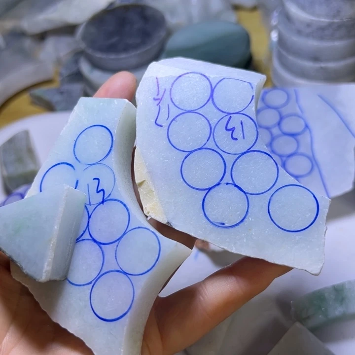 翡翠未镶嵌颈饰天**心