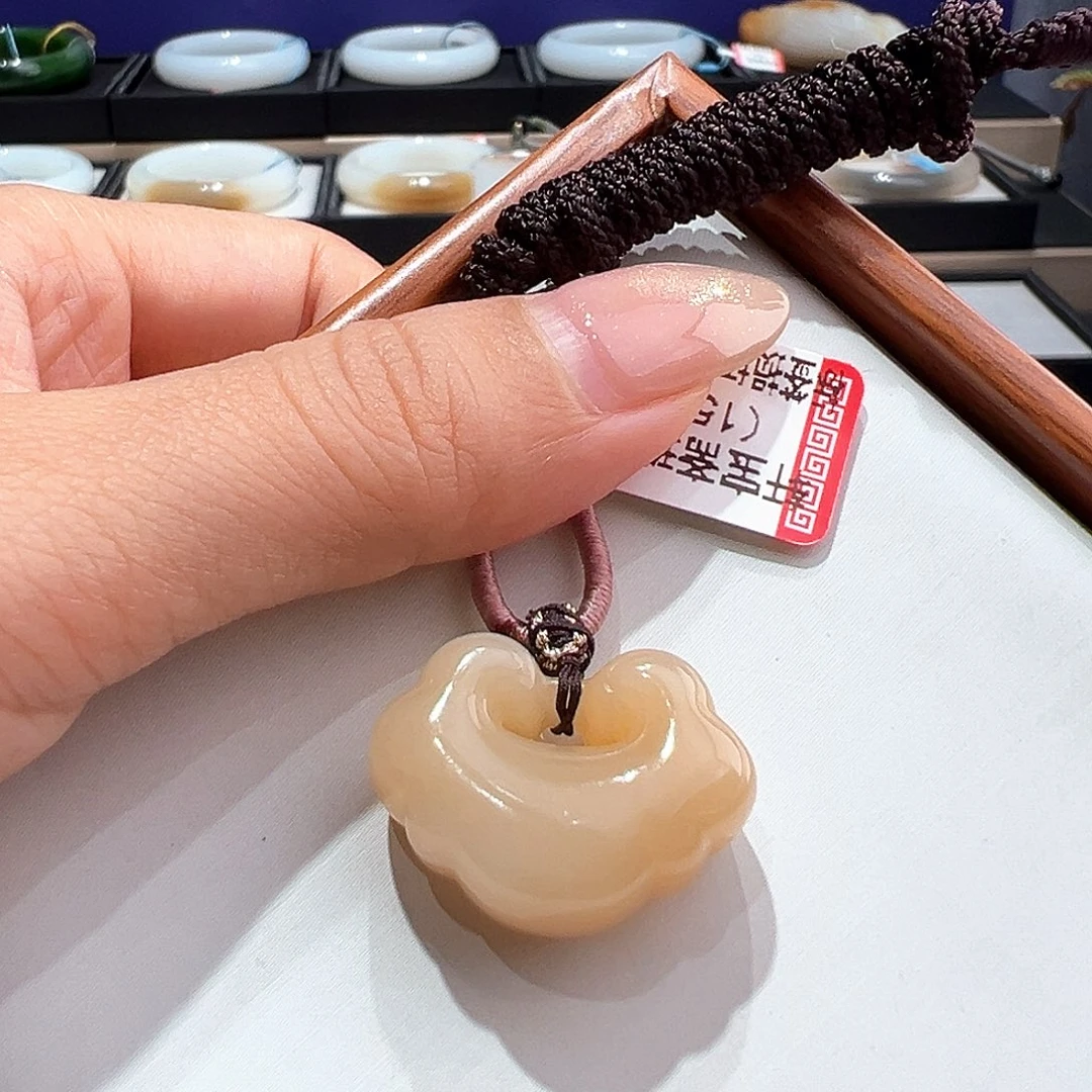 颈饰未镶嵌和田玉