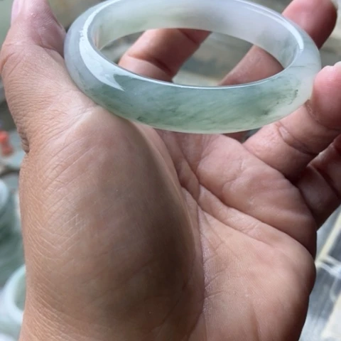 石英质玉（金丝玉）手镯未镶嵌吃**妹