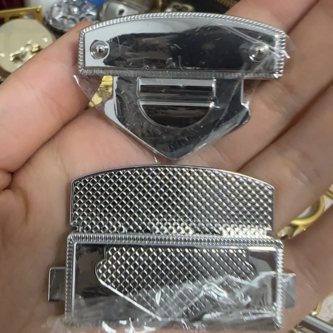 银色包锁15元2个.