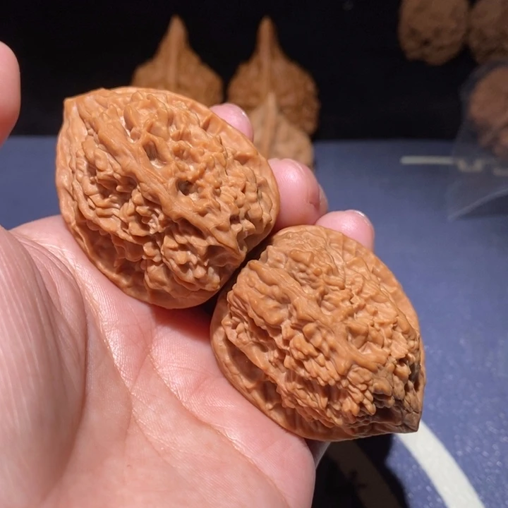 文玩核桃吊坠鸡心