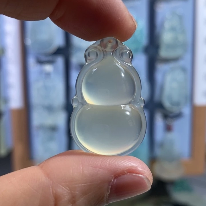 岫玉未镶嵌颈饰吊坠