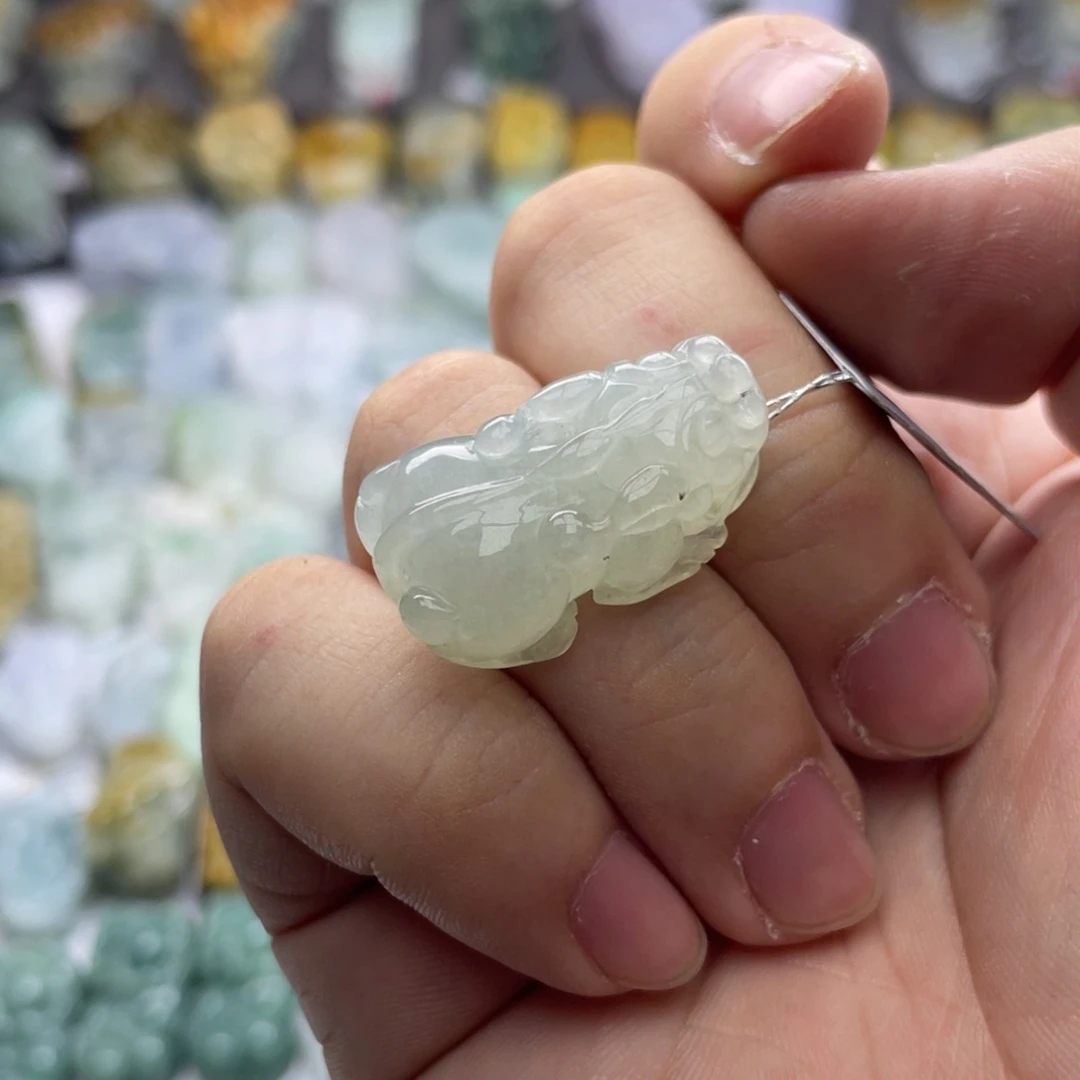 翡翠颈饰未镶嵌貔貅