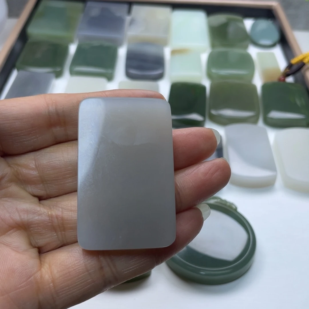 和田玉未镶嵌颈饰爱****青