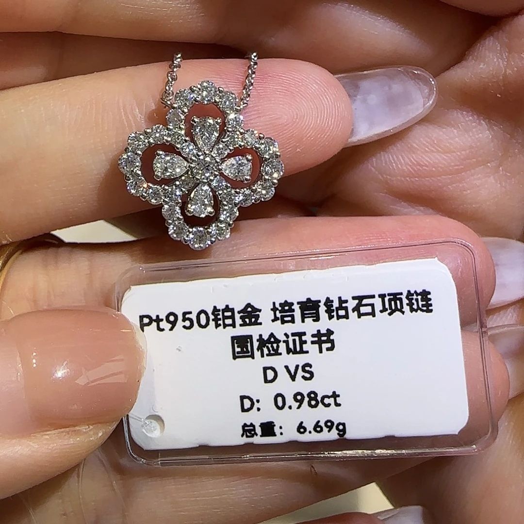 铂Pt950镶嵌实验室培育钻石一*中号四叶草