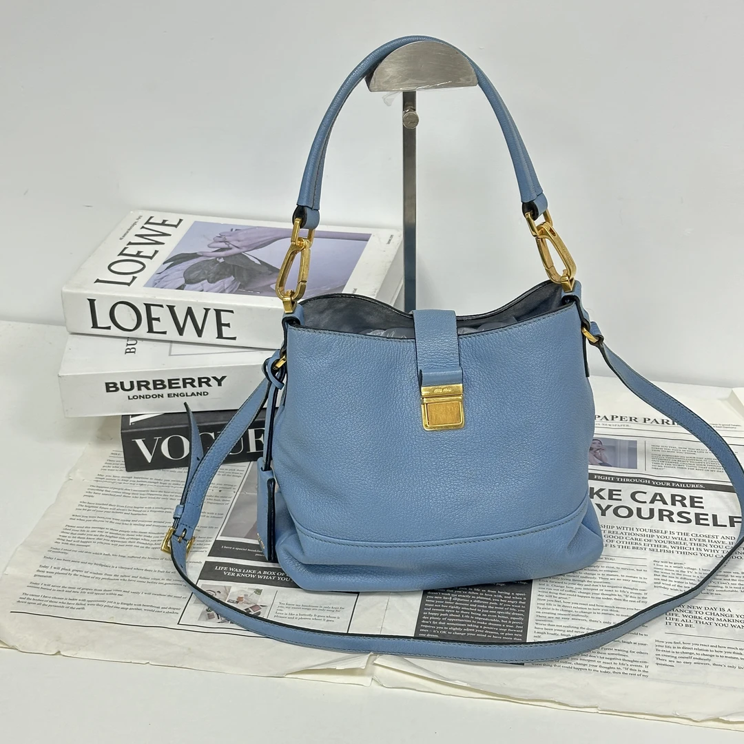 95新 MIU MIU/缪缪 缪缪小号褶皱 baby 蓝水桶包