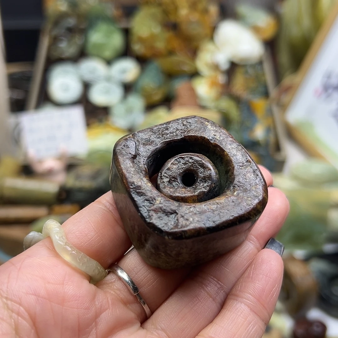 岫岩河磨玉（透闪石质玉）未镶嵌颈饰河磨玉手玩老皮