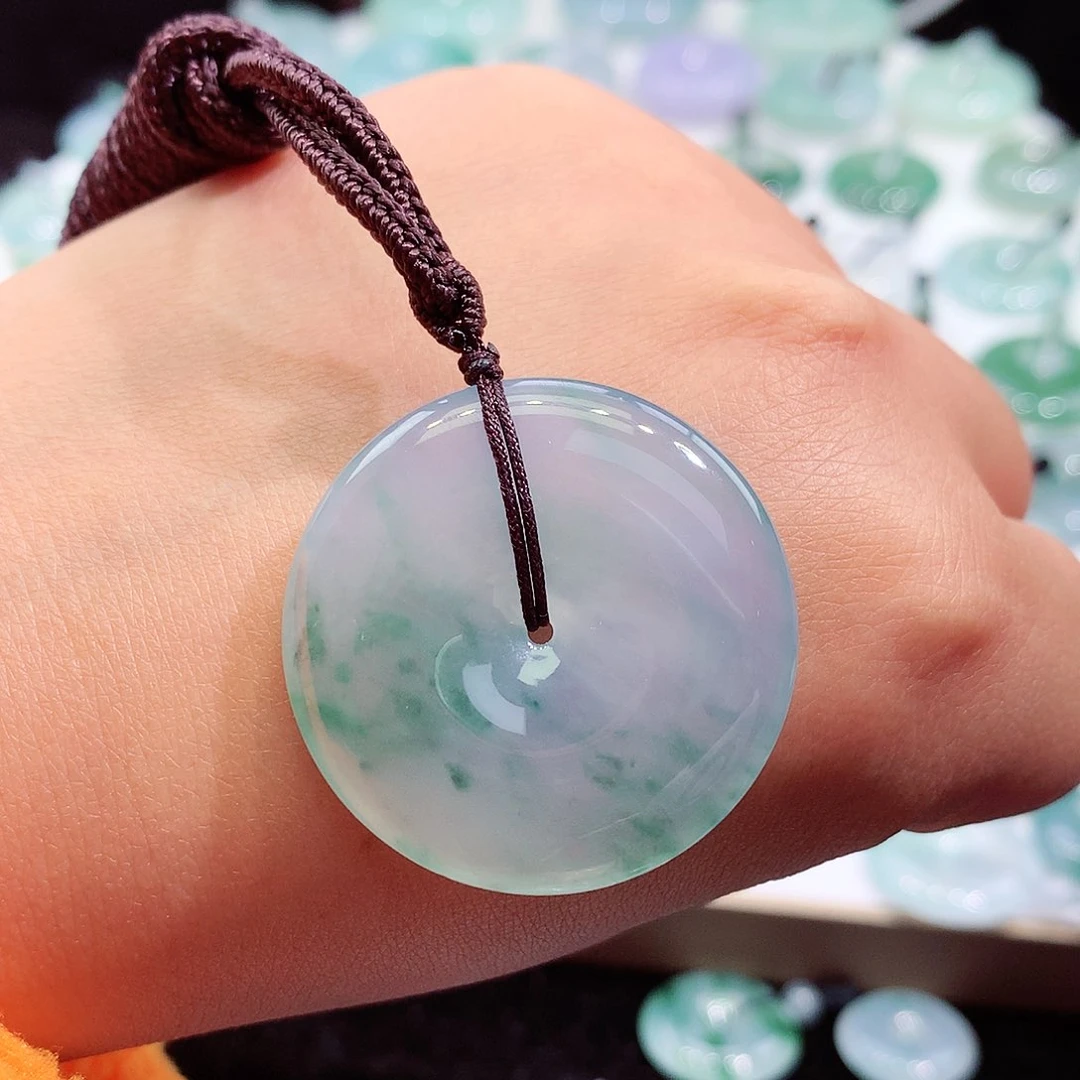 颈饰足铂镶嵌翡翠35.2