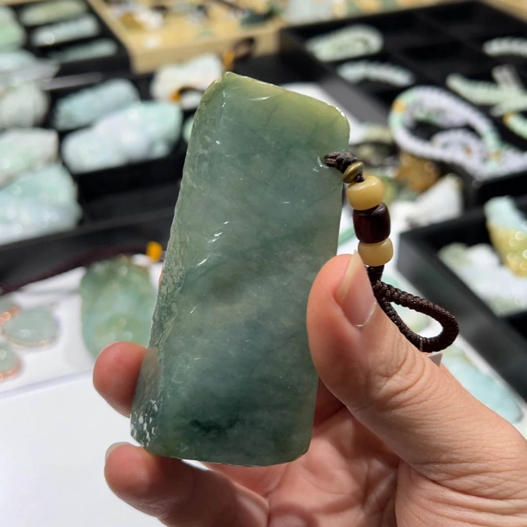 翡翠未镶嵌颈饰挂件