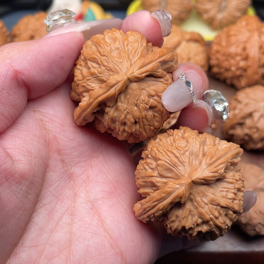 文玩核桃把件全品，红皮闷白42