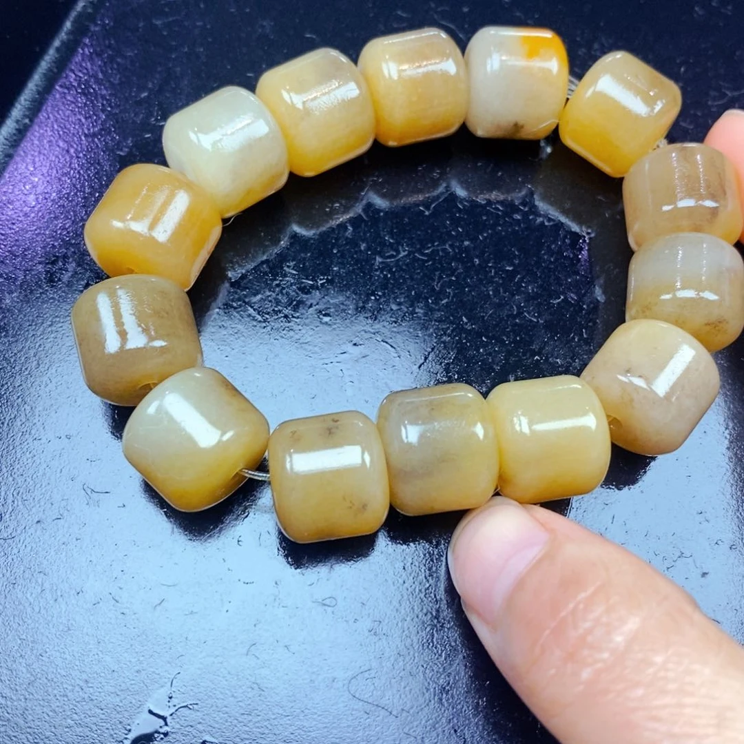 未镶嵌石英质玉（黄龙玉）颈饰