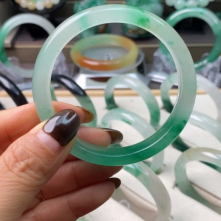 石英质玉（非洲翠）未镶嵌手镯