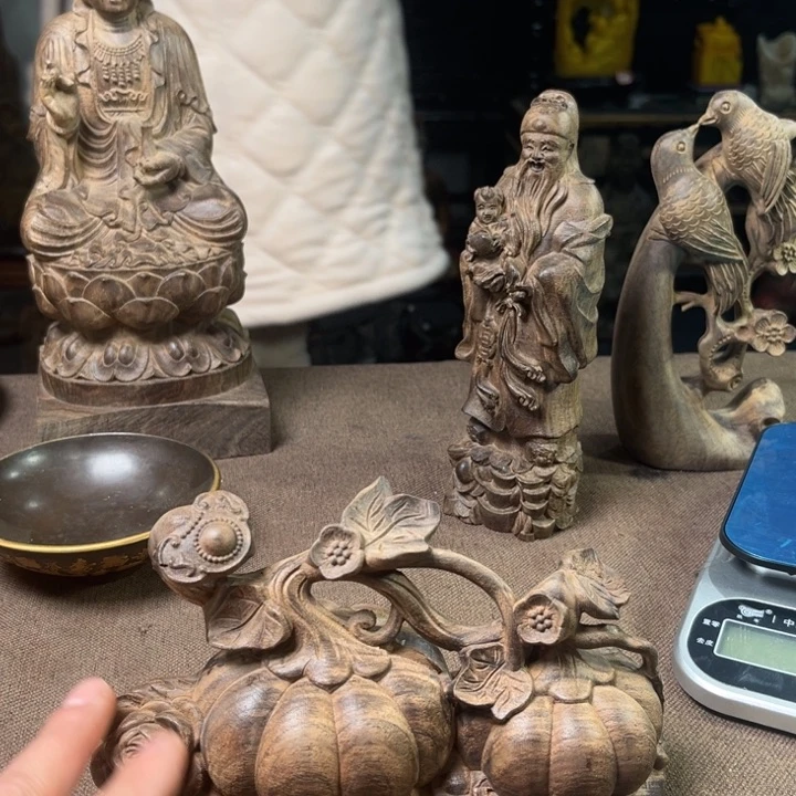 精品摆件工艺品等