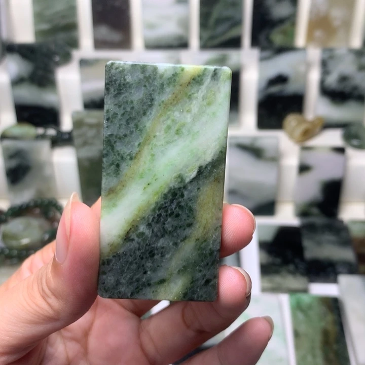 独山玉未镶嵌颈饰