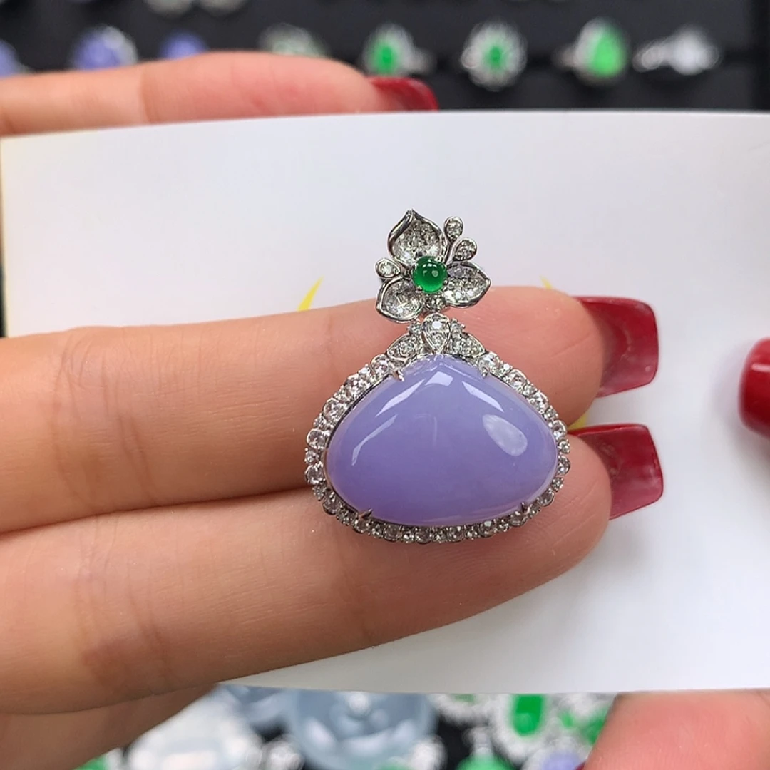 颈饰18K金镶嵌翡翠