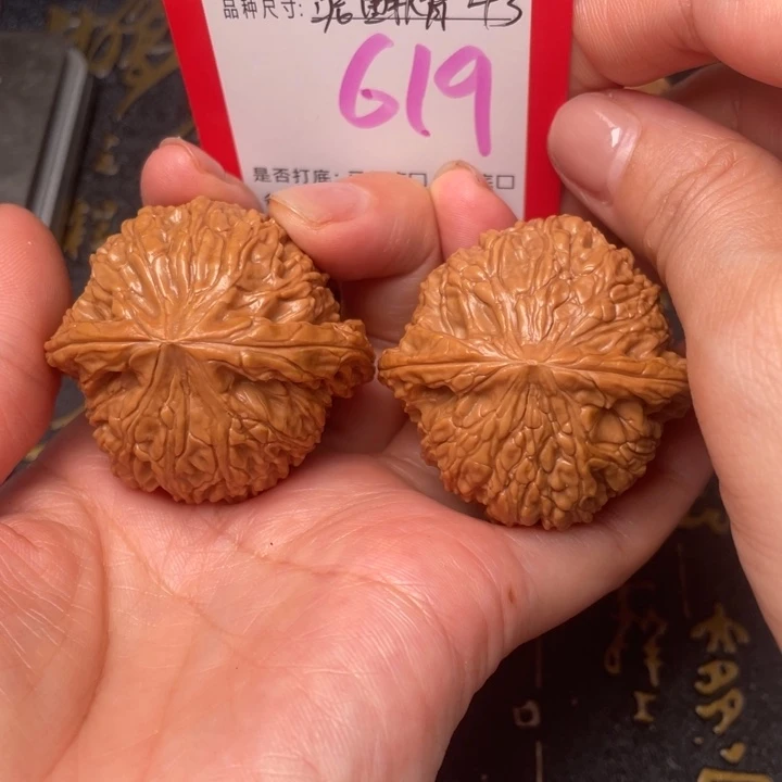吊坠桃核文玩了吗