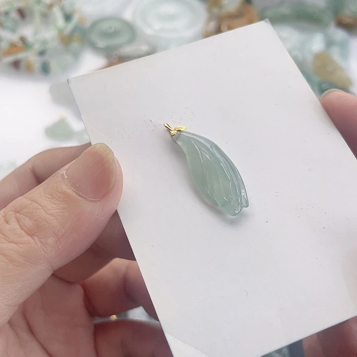 翡翠未镶嵌颈饰冰花