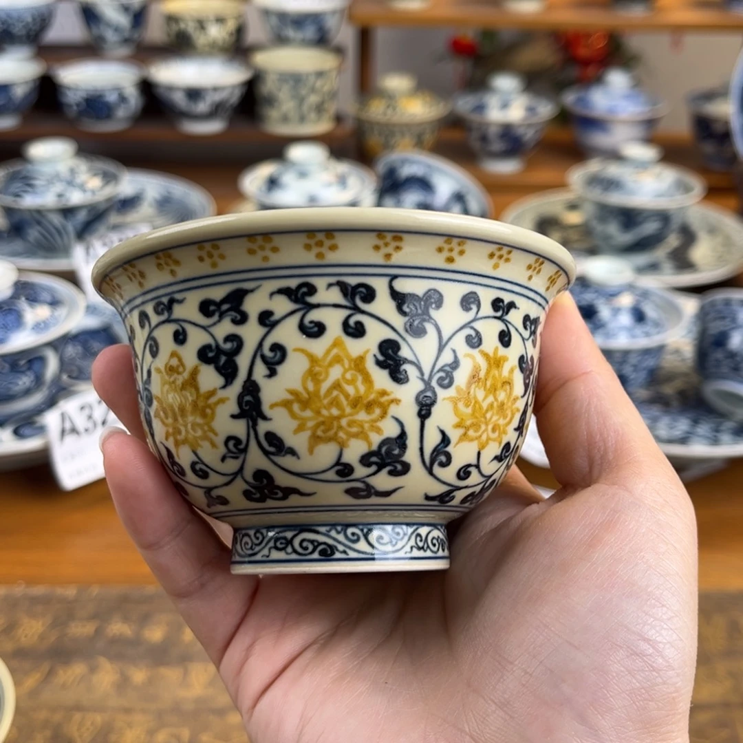釉里金缠枝莲压手杯