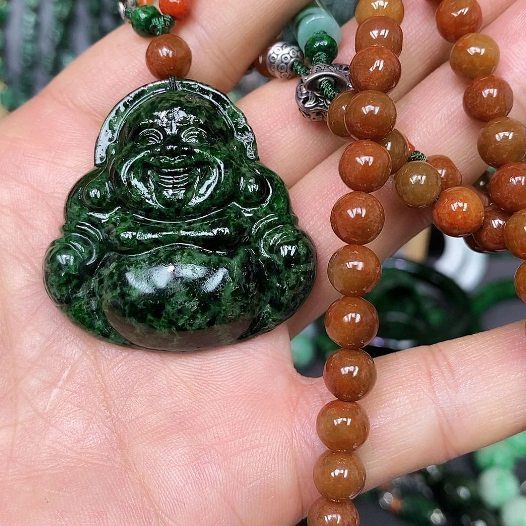 颈饰未镶嵌翡翠漂亮美眉