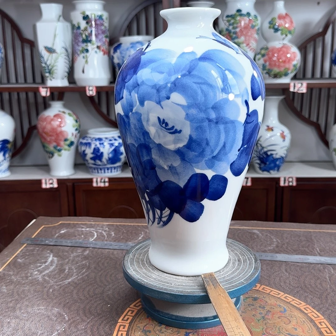 摆件景德镇陶瓷梅青牡