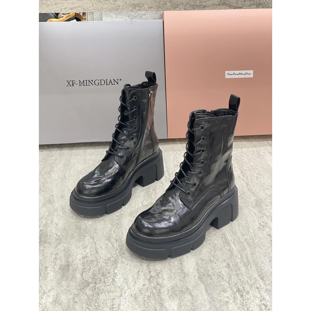 2025年秋冬新款复古擦色系带高跟马丁靴女手抓褶皱牛皮个性机车靴