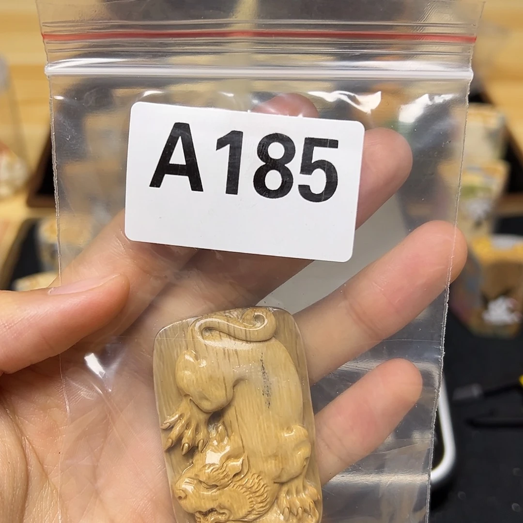 天然猛犸象牙雕刻品