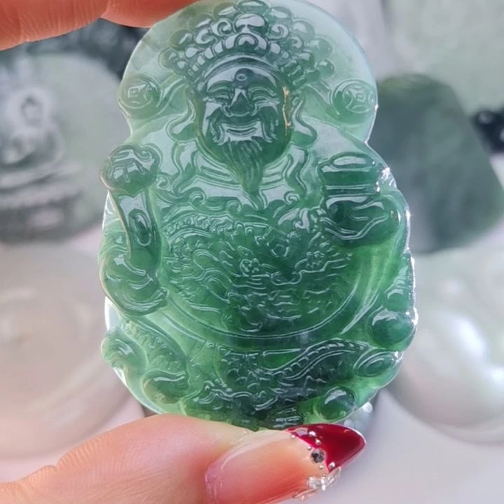 翡翠颈饰未镶嵌天然的A货翡翠