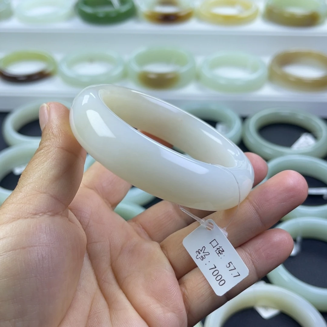 和田玉未镶嵌手镯