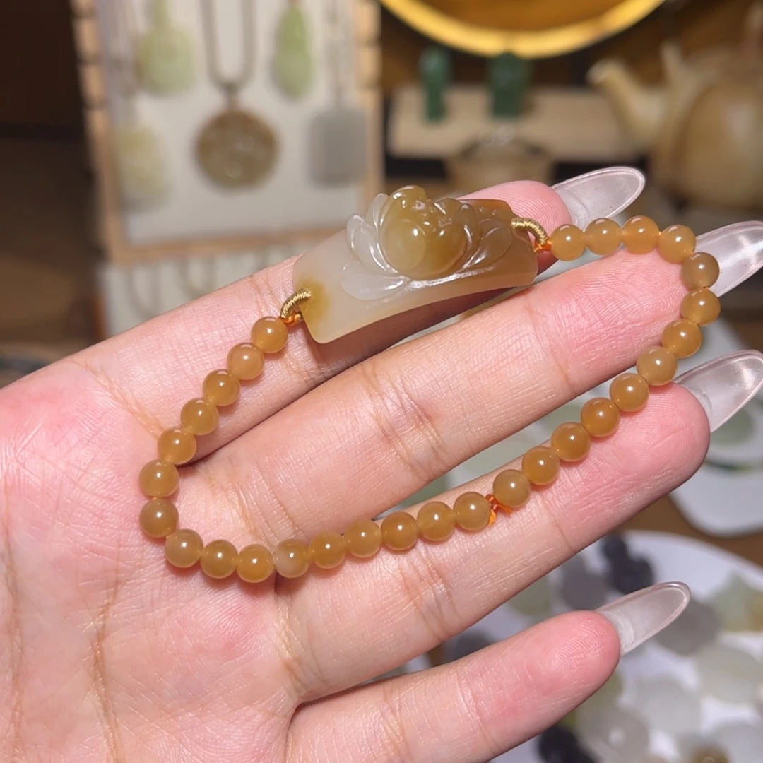 牵***步和田玉未镶嵌颈饰