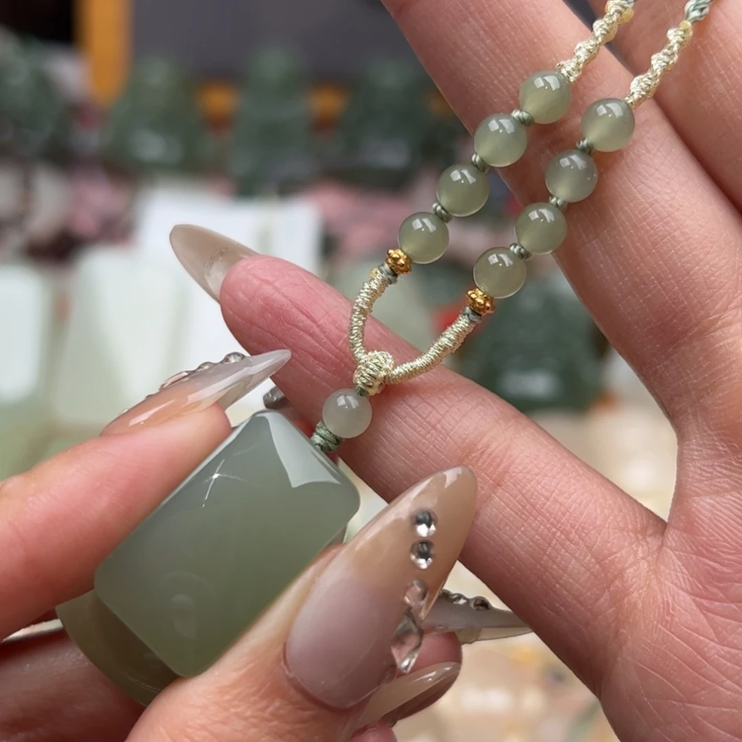 和田玉颈饰未镶嵌