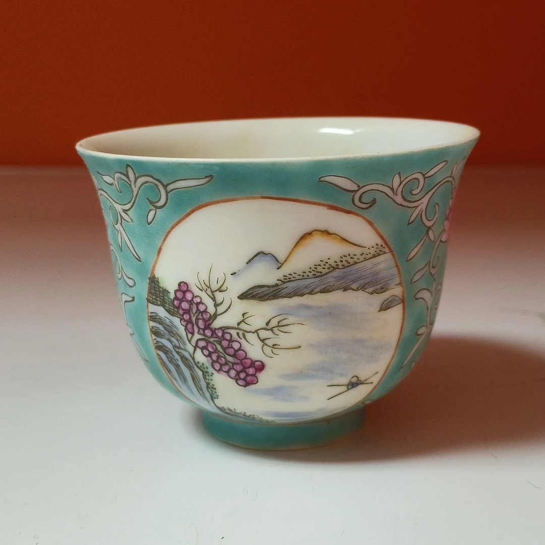 1214清光绪 绿地粉彩花开光江崖山水图压手杯