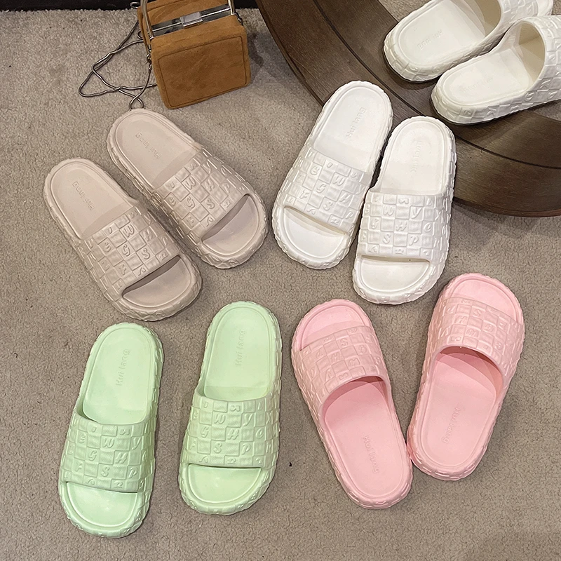 2025年新款踩屎感凉拖鞋女士夏季居家室内情侣厚底防滑浴室洗澡男