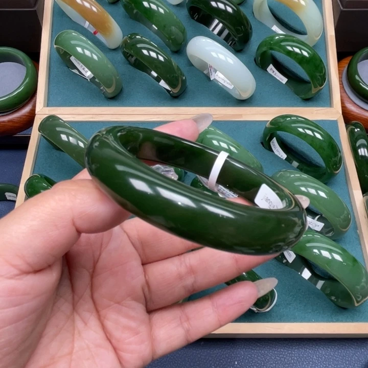未镶嵌手镯和田玉