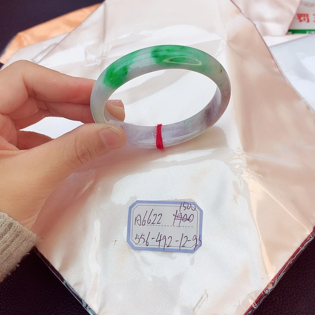 翡翠手镯未镶嵌翡翠