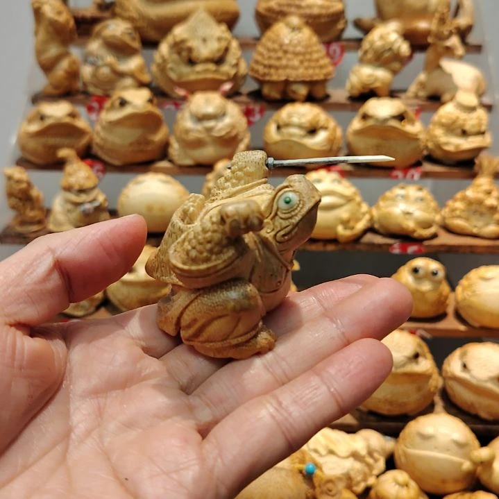 王***森竹竹根雕三足金蟾文太
