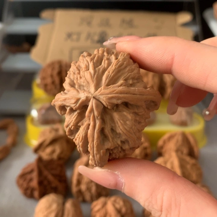 念***玩吊坠文玩核桃异形单只，有瑕疵