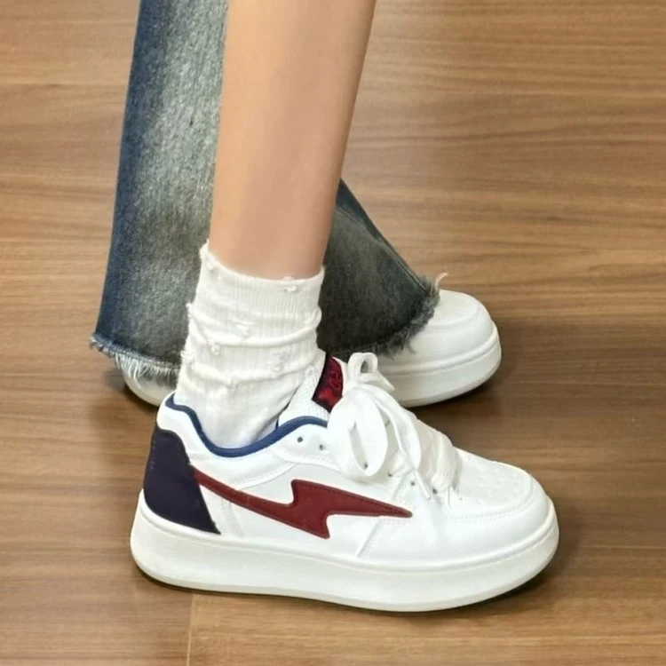 环球网红闪电小白鞋女百搭2025新款爆款高级感休闲德训板鞋HC2580