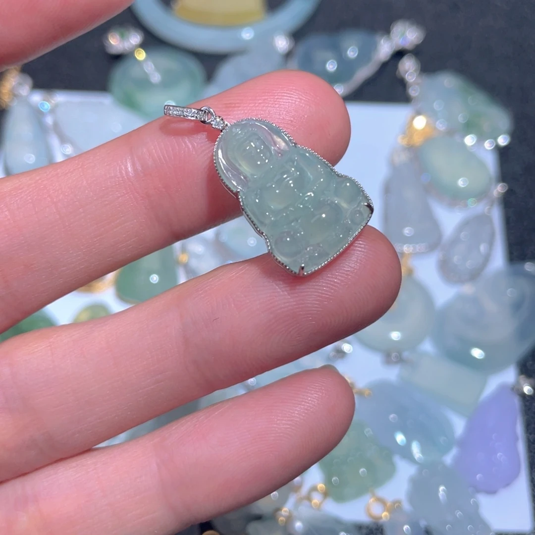 翡翠颈饰18K金镶嵌翡翠