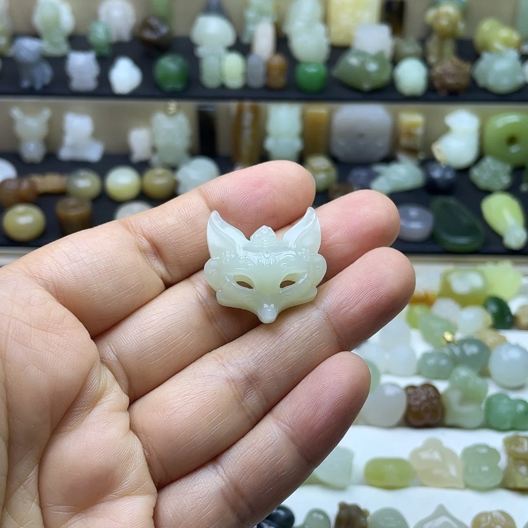 颈饰未镶嵌和田玉冬*