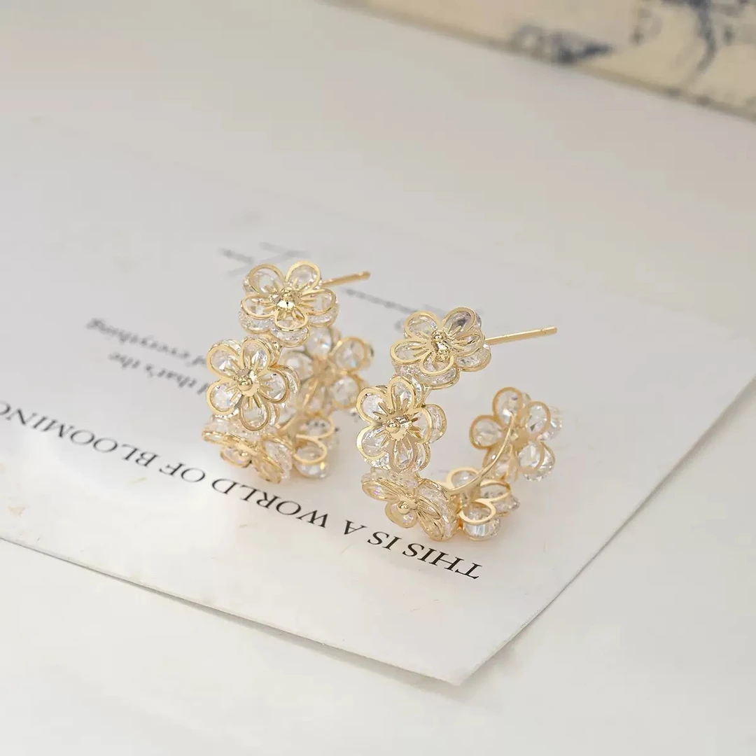 铜合金耳饰 AL7185 轻奢感重工满镶锆石花朵圈圈耳环