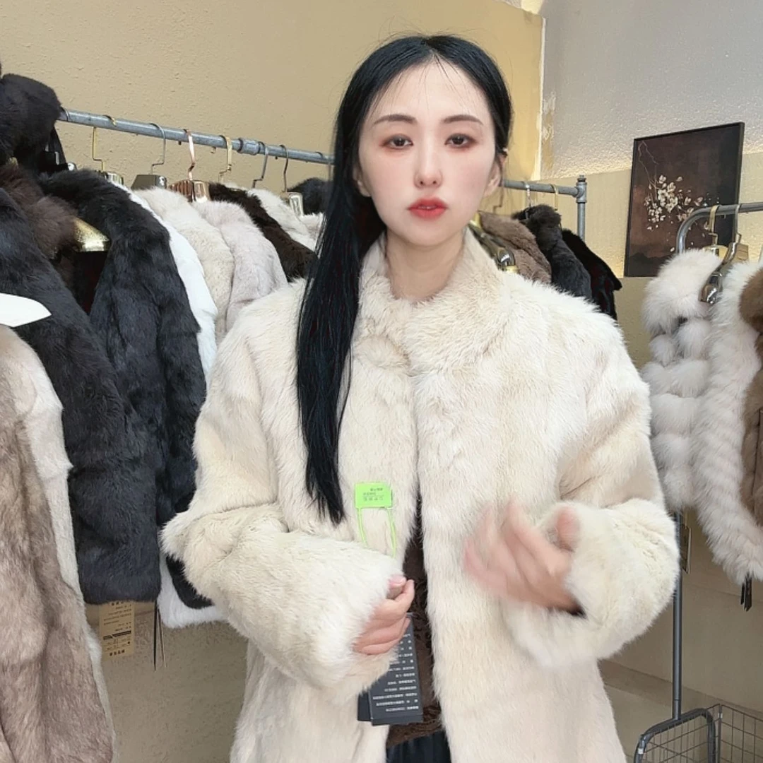 【闪购商品】兔毛外套搭配