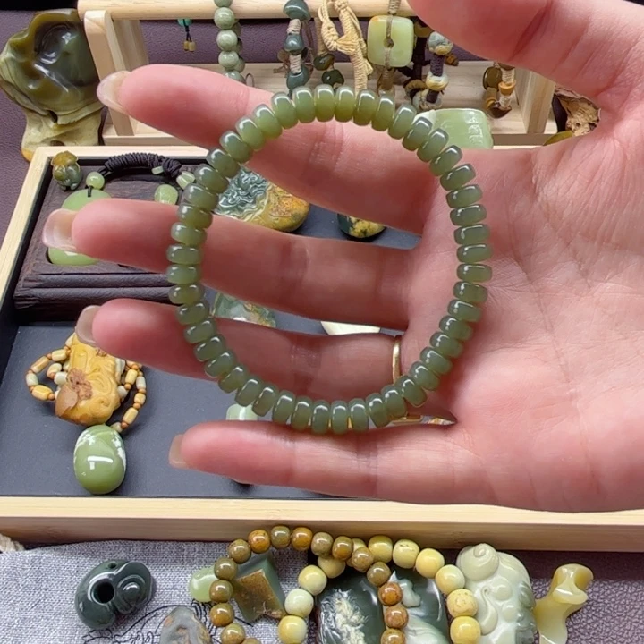 岫岩老玉（透闪石质玉）未镶嵌颈饰