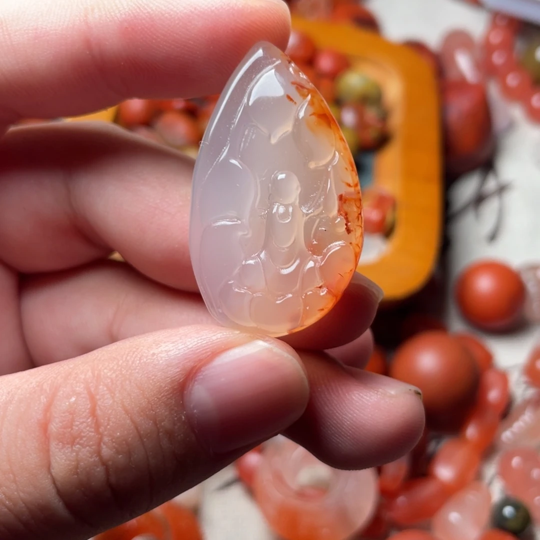 南红玛瑙吊坠未镶嵌