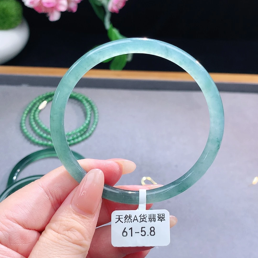 未镶嵌手镯（圆镯）翡翠