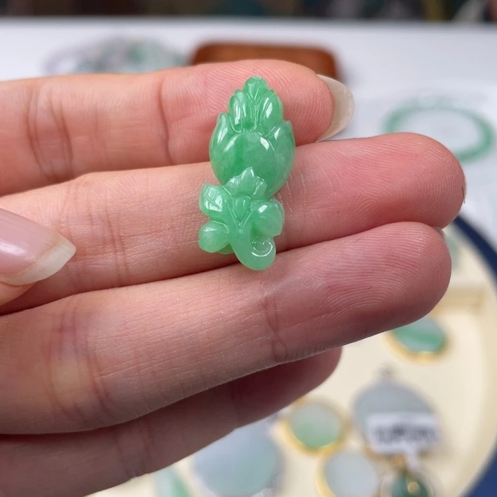 翡翠未镶嵌颈饰翡翠