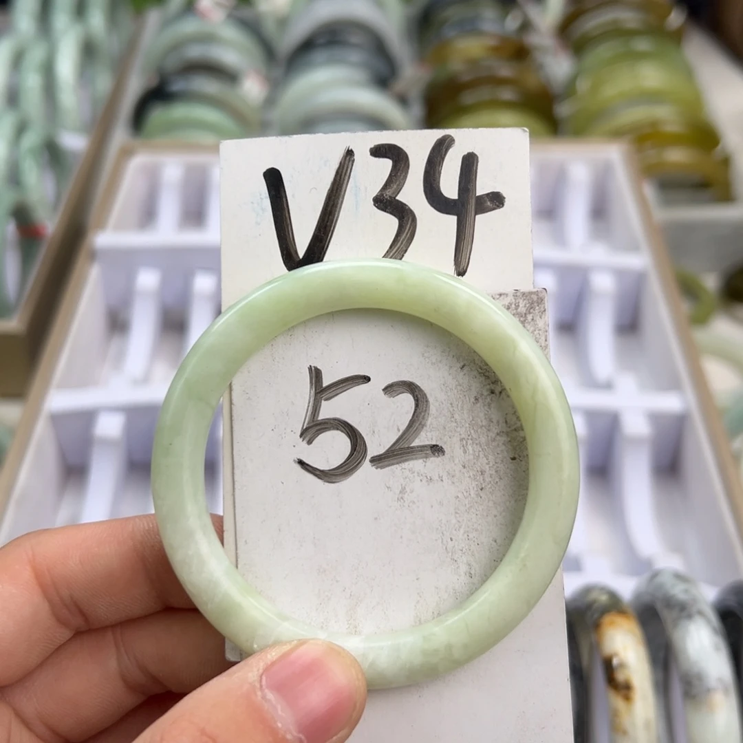 岫玉手镯未镶嵌天然岫玉微瑕，可以正常佩戴