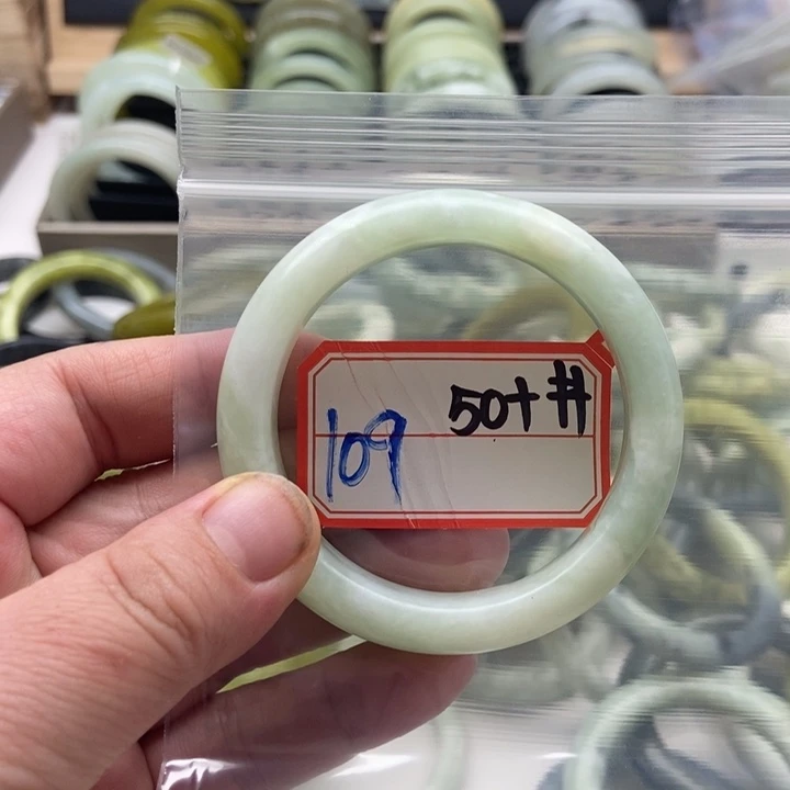 蛇纹石玉手镯未镶嵌笨***兽