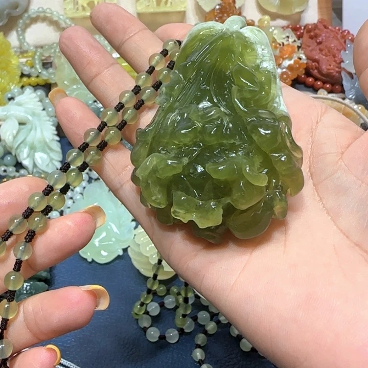 未镶嵌蛇纹石玉吊坠