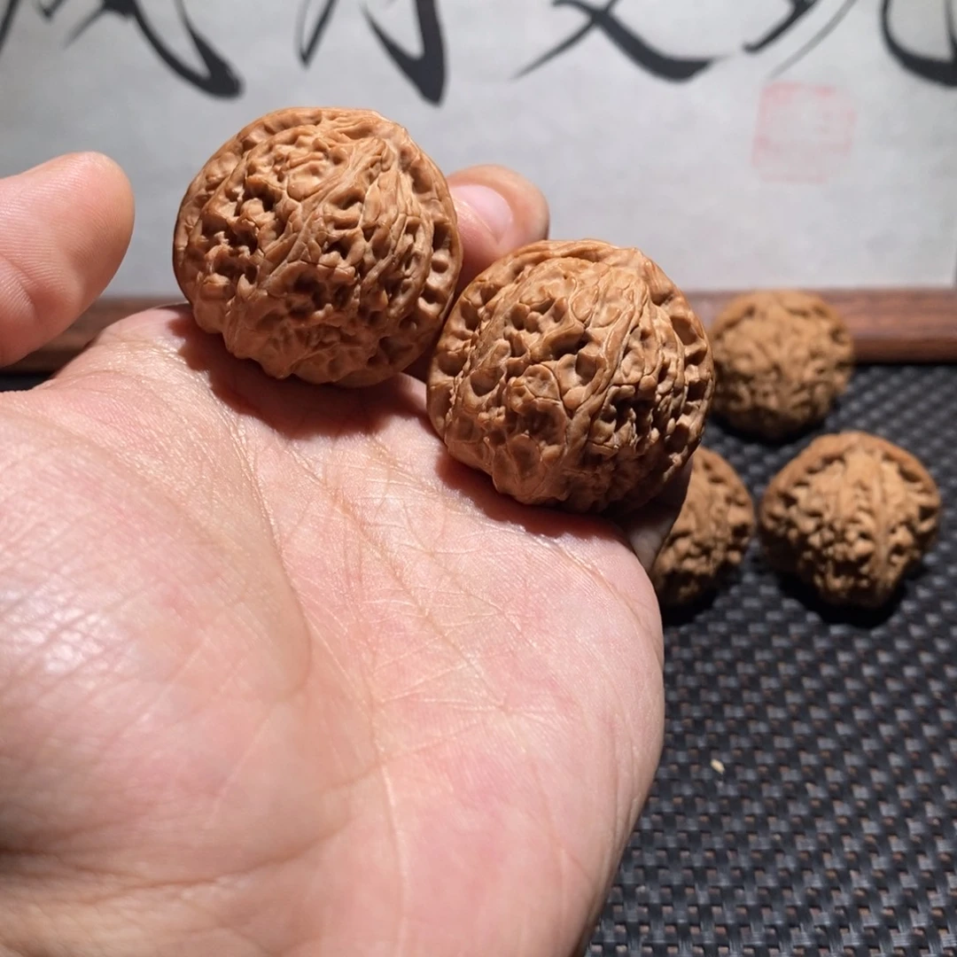 子***东文玩核桃吊坠白狮子